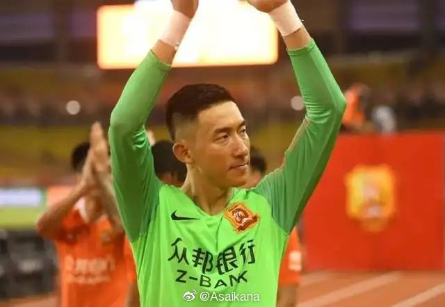 欧冠-皇马4-2那不勒斯锁头名 19岁帕斯处子球贝林厄姆传射欧冠C组第5轮，皇马主场对阵那不勒斯。